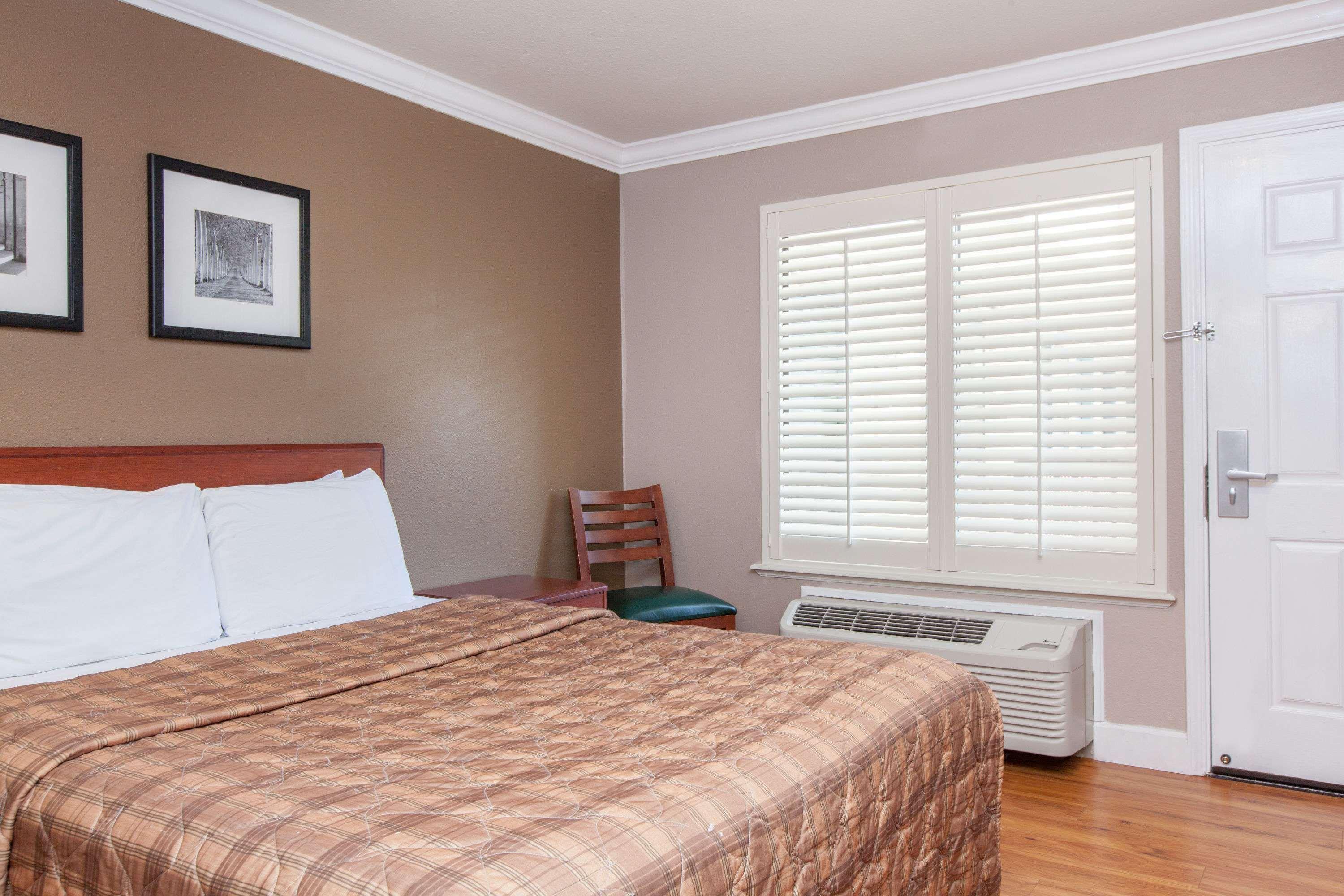 Days Inn By Wyndham San Francisco S/Oyster Point Airport Саут-Сан-Франциско Екстер'єр фото