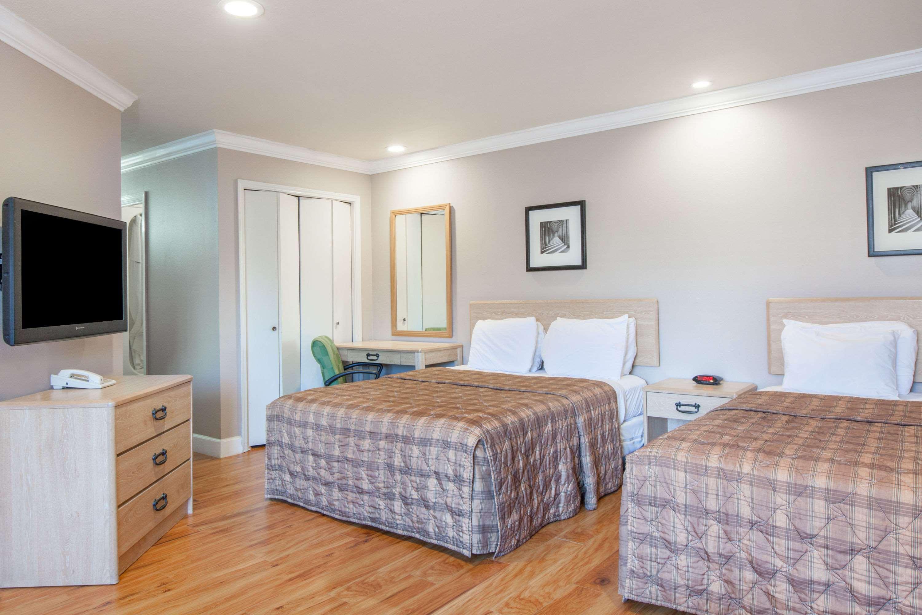 Days Inn By Wyndham San Francisco S/Oyster Point Airport Саут-Сан-Франциско Екстер'єр фото