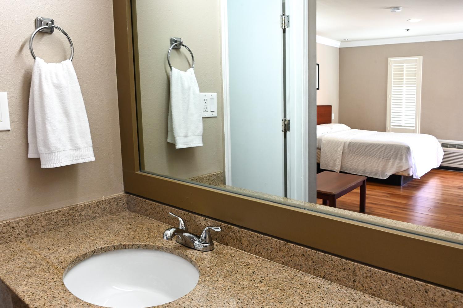 Days Inn By Wyndham San Francisco S/Oyster Point Airport Саут-Сан-Франциско Екстер'єр фото