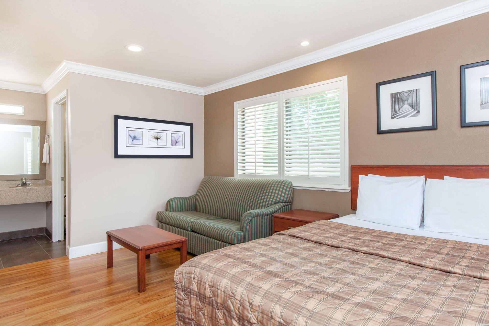 Days Inn By Wyndham San Francisco S/Oyster Point Airport Саут-Сан-Франциско Екстер'єр фото